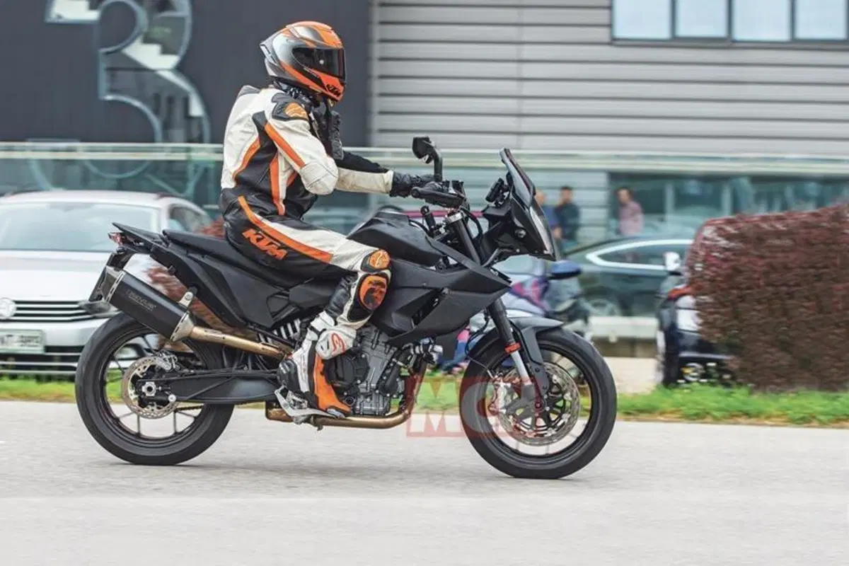 KTM 890 SMT in arrivo?  (2)