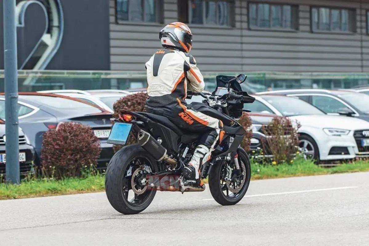 KTM 890 SMT in arrivo? 