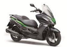 Kawasaki offre 4 anni di garanzia e bauletto in omaggio per lo scooter J300