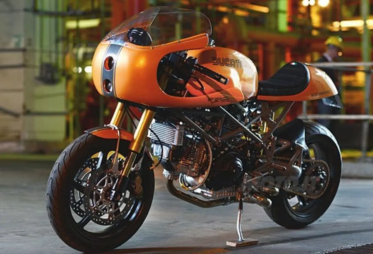 Red Max Ducati Monster 900 Ducafé