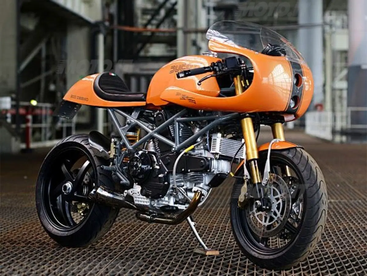 Red Max Ducati Monster 900 Ducafé (2)
