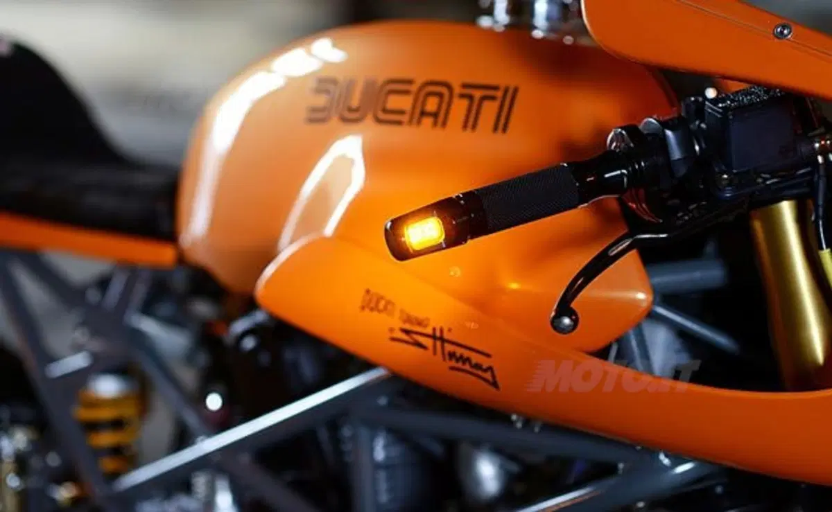 Red Max Ducati Monster 900 Ducafé (3)