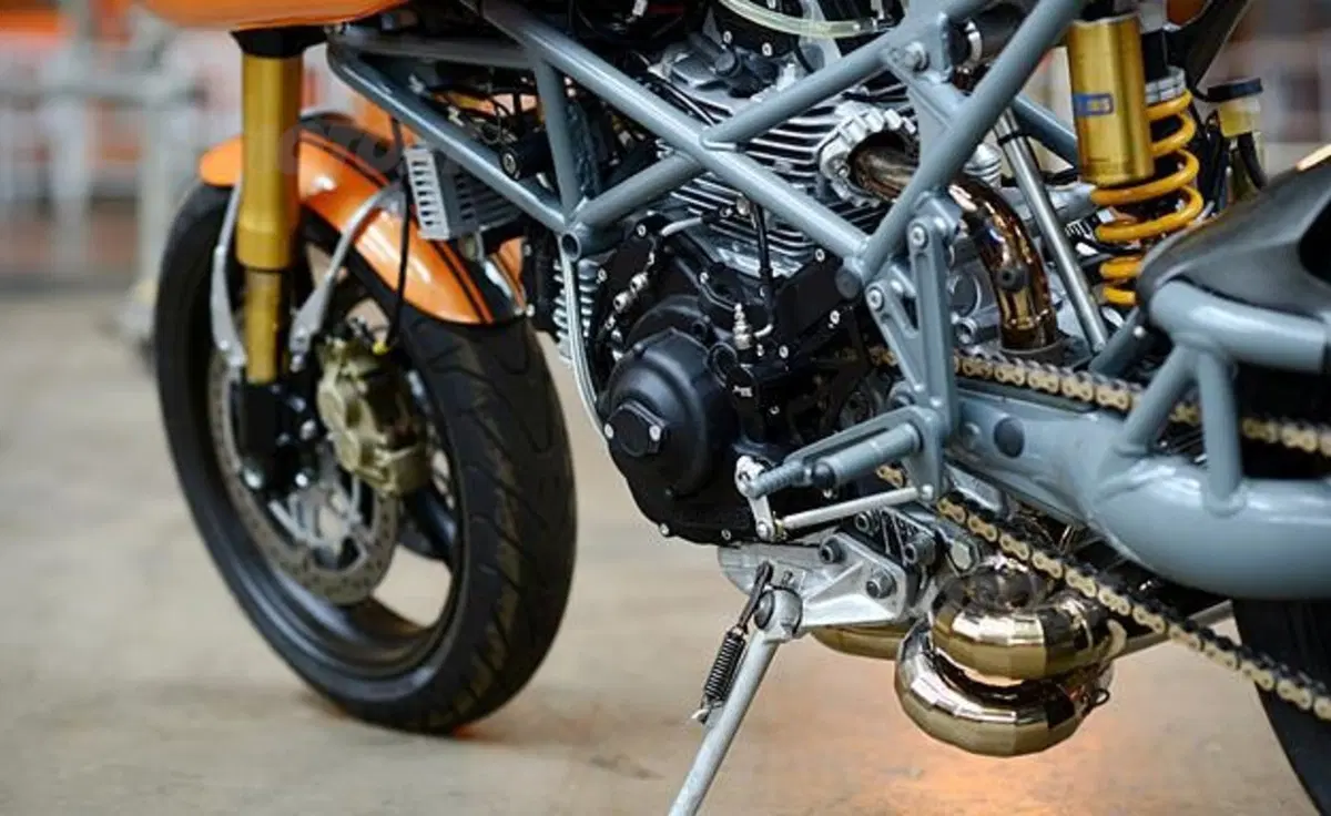 Red Max Ducati Monster 900 Ducafé (4)