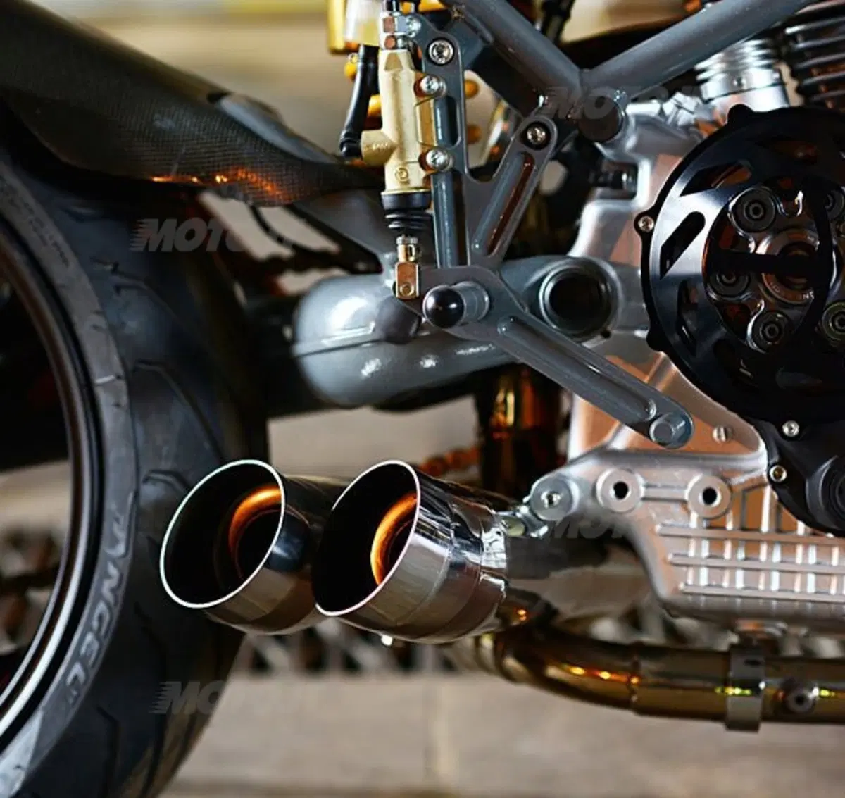 Red Max Ducati Monster 900 Ducafé (5)