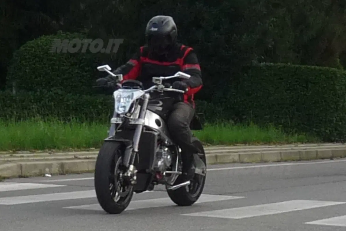 Una misteriosa bicilindrica sorpresa in Brianza. Vertemati? (2)