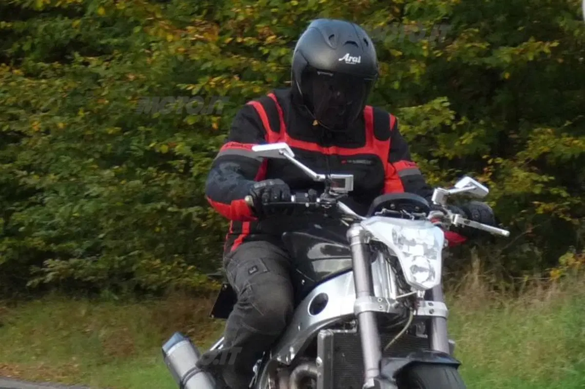 Una misteriosa bicilindrica sorpresa in Brianza. Vertemati? (3)