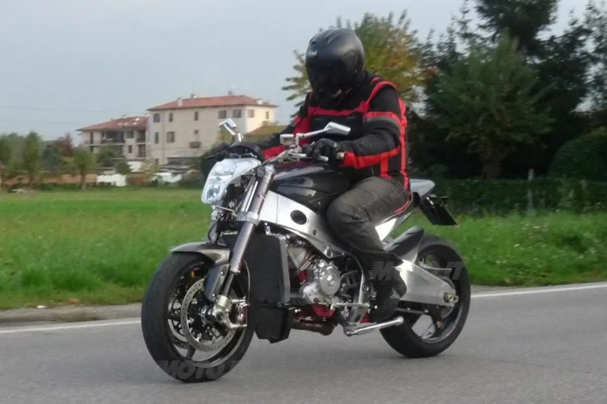 Una misteriosa bicilindrica sorpresa in Brianza. Vertemati? (4)
