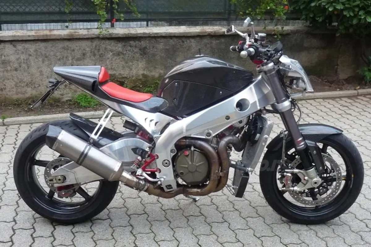 Una misteriosa bicilindrica sorpresa in Brianza. Vertemati? (7)