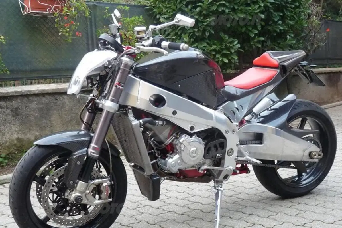 Una misteriosa bicilindrica sorpresa in Brianza. Vertemati? (8)