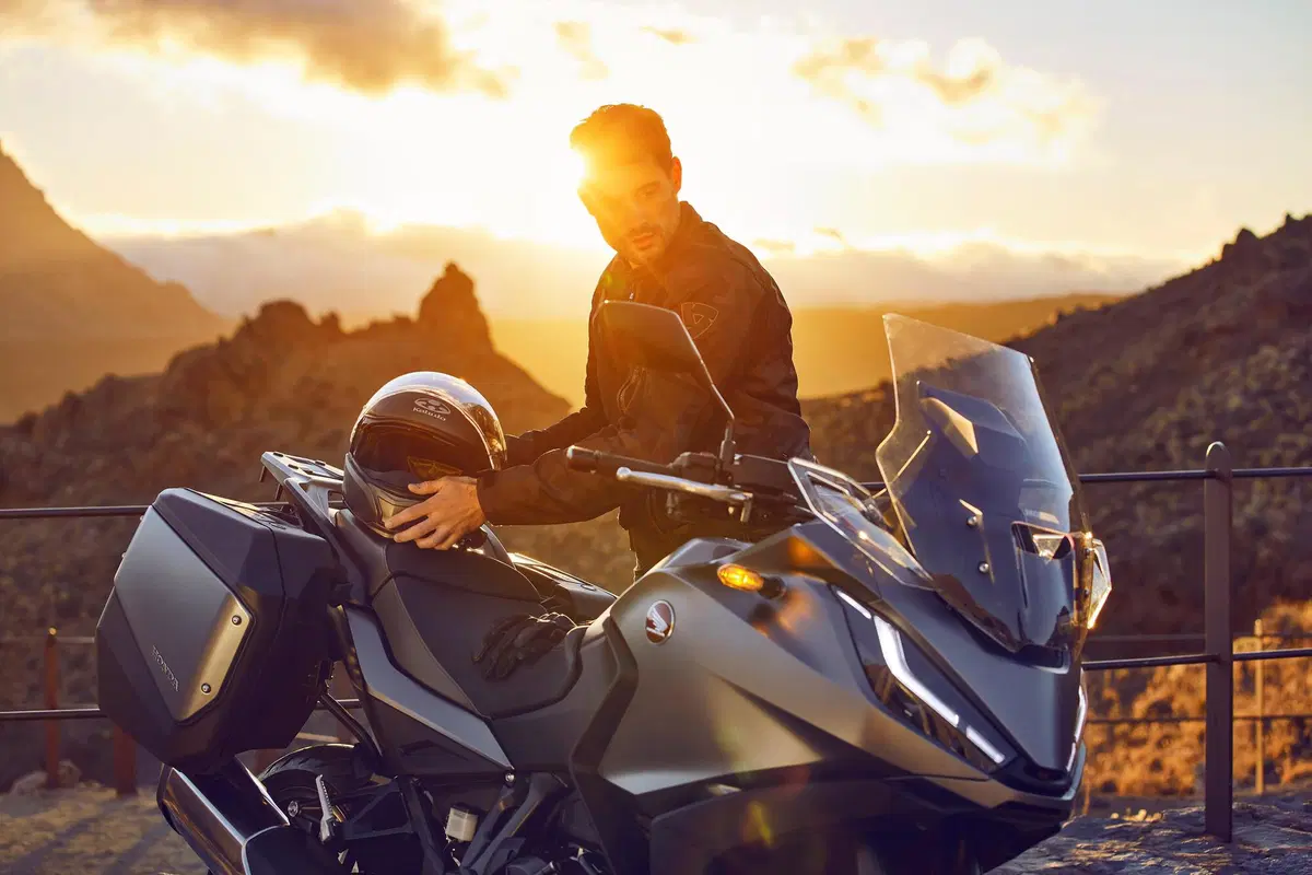 Honda NT1100: svelata la nuova tourer da 102 cavalli con cerchi da 17"