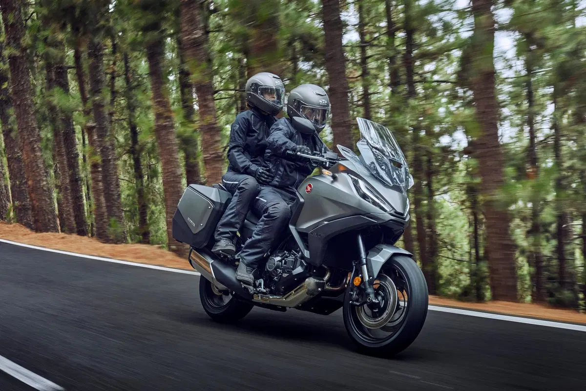 Honda NT1100: svelata la nuova tourer da 102 cavalli con cerchi da 17' (4)