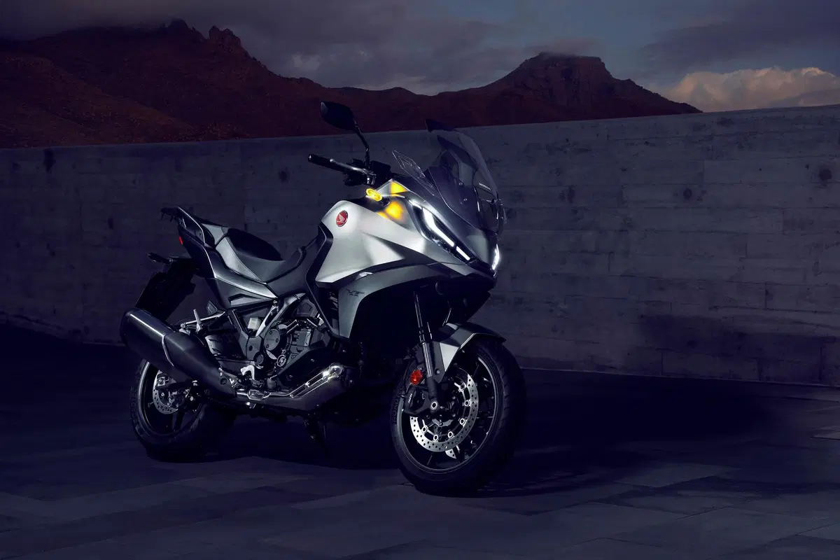 Honda NT1100: svelata la nuova tourer da 102 cavalli con cerchi da 17' (5)