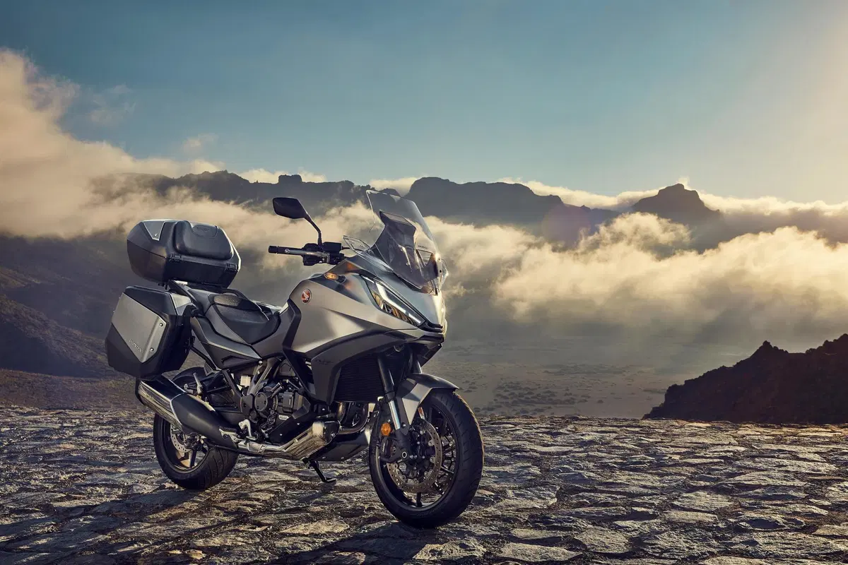 Honda NT1100: svelata la nuova tourer da 102 cavalli con cerchi da 17' (6)