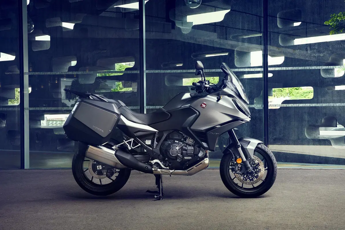 Honda NT1100: svelata la nuova tourer da 102 cavalli con cerchi da 17' (8)