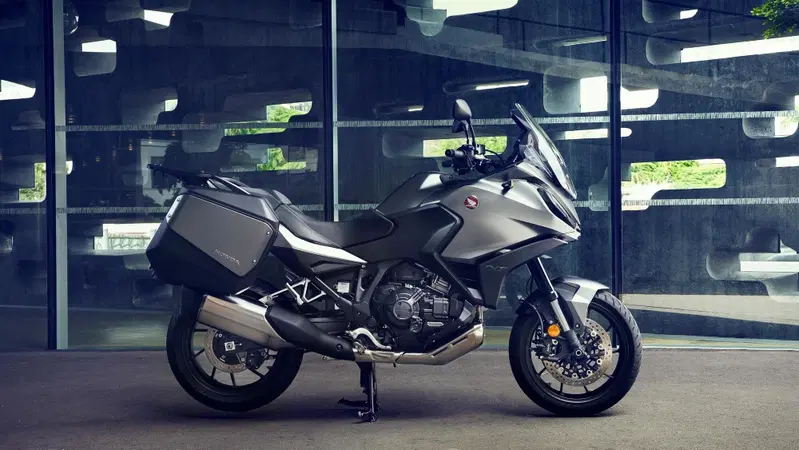 Honda NT1100: svelata la nuova tourer da 102 cavalli con cerchi da 17"