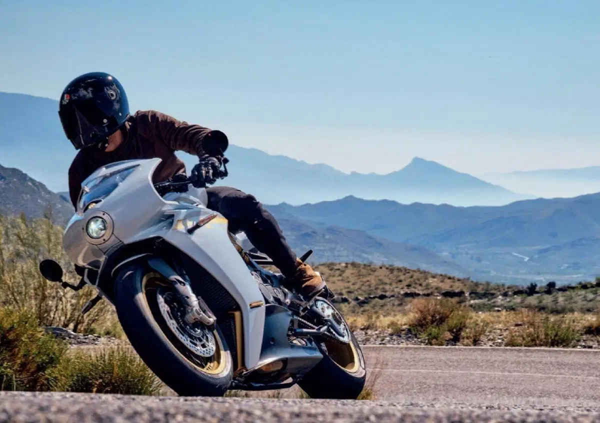MV Agusta Superveloce 800 m.y. 2021. Due versioni evolute (4)