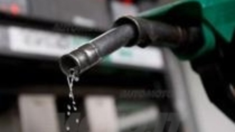Consumi benzina: -5,7% nel 2013. Nuovi rincari in arrivo 