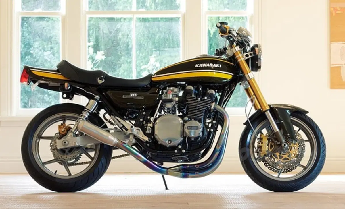 Kawasaki Z1A by Graeme Crosby
