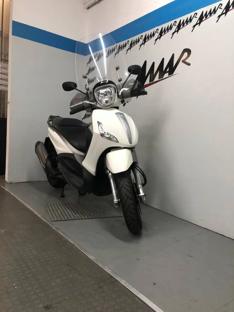 Piaggio Beverly 350 SportTouring ie (2011 - 15) (2)
