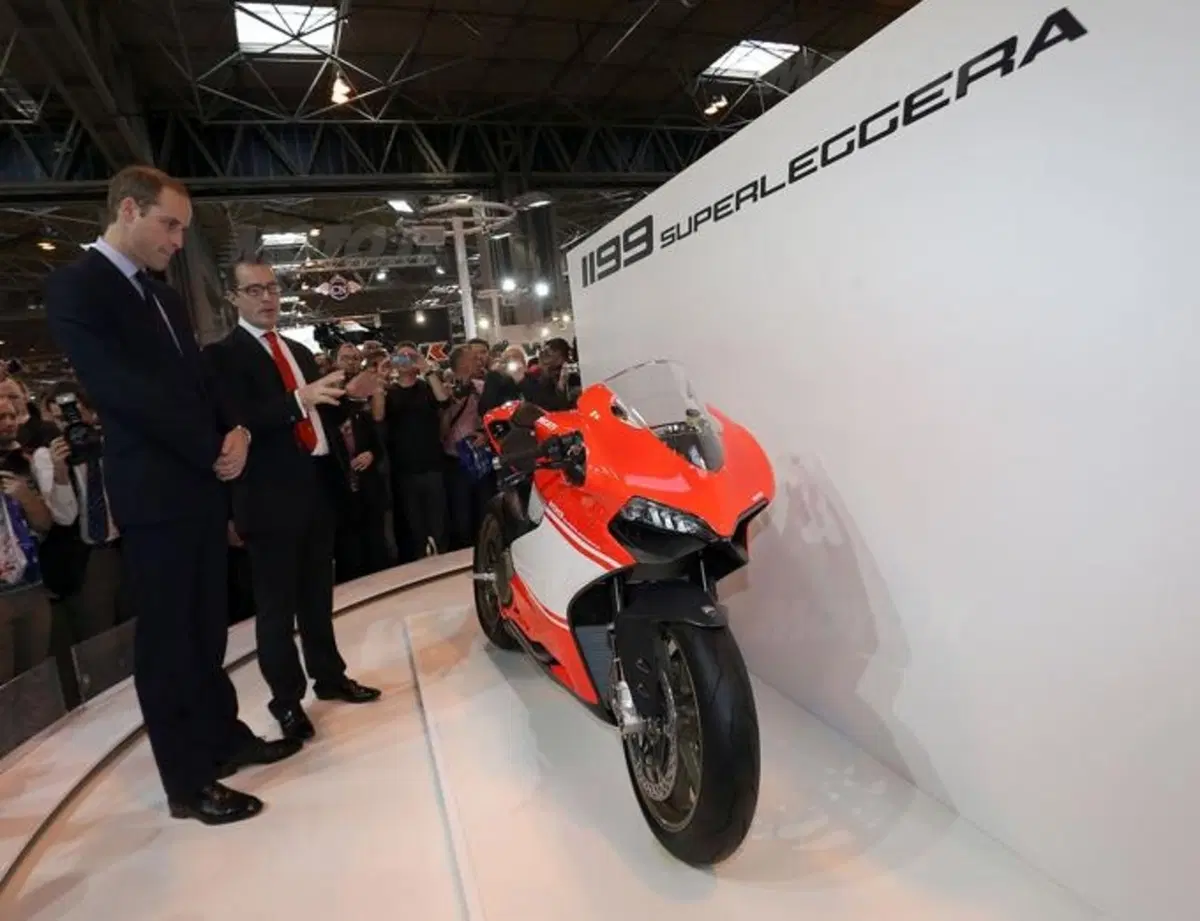Il Principe William in visita allo stand Ducati
