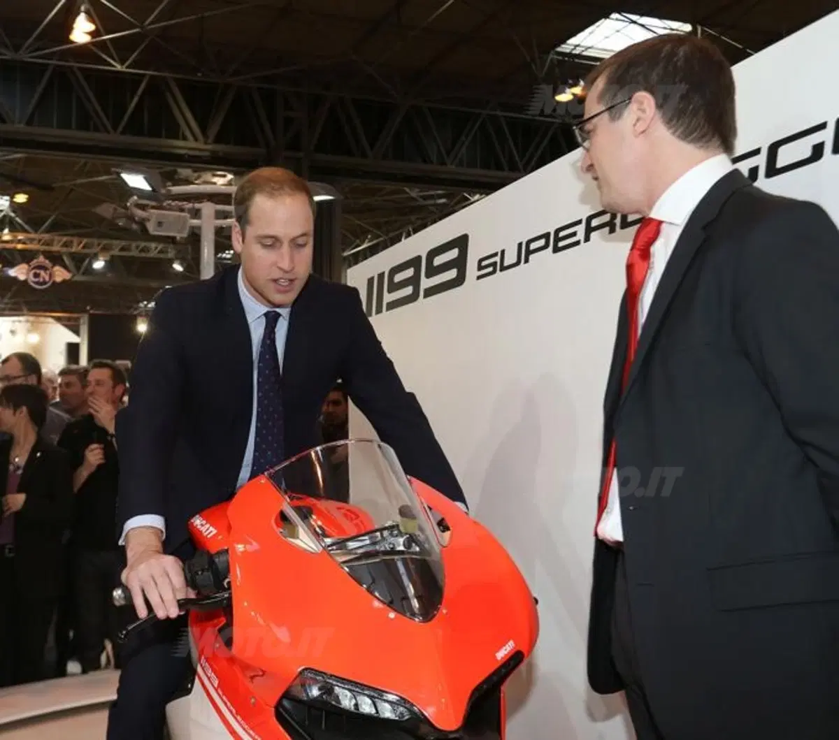 Il Principe William in visita allo stand Ducati (3)