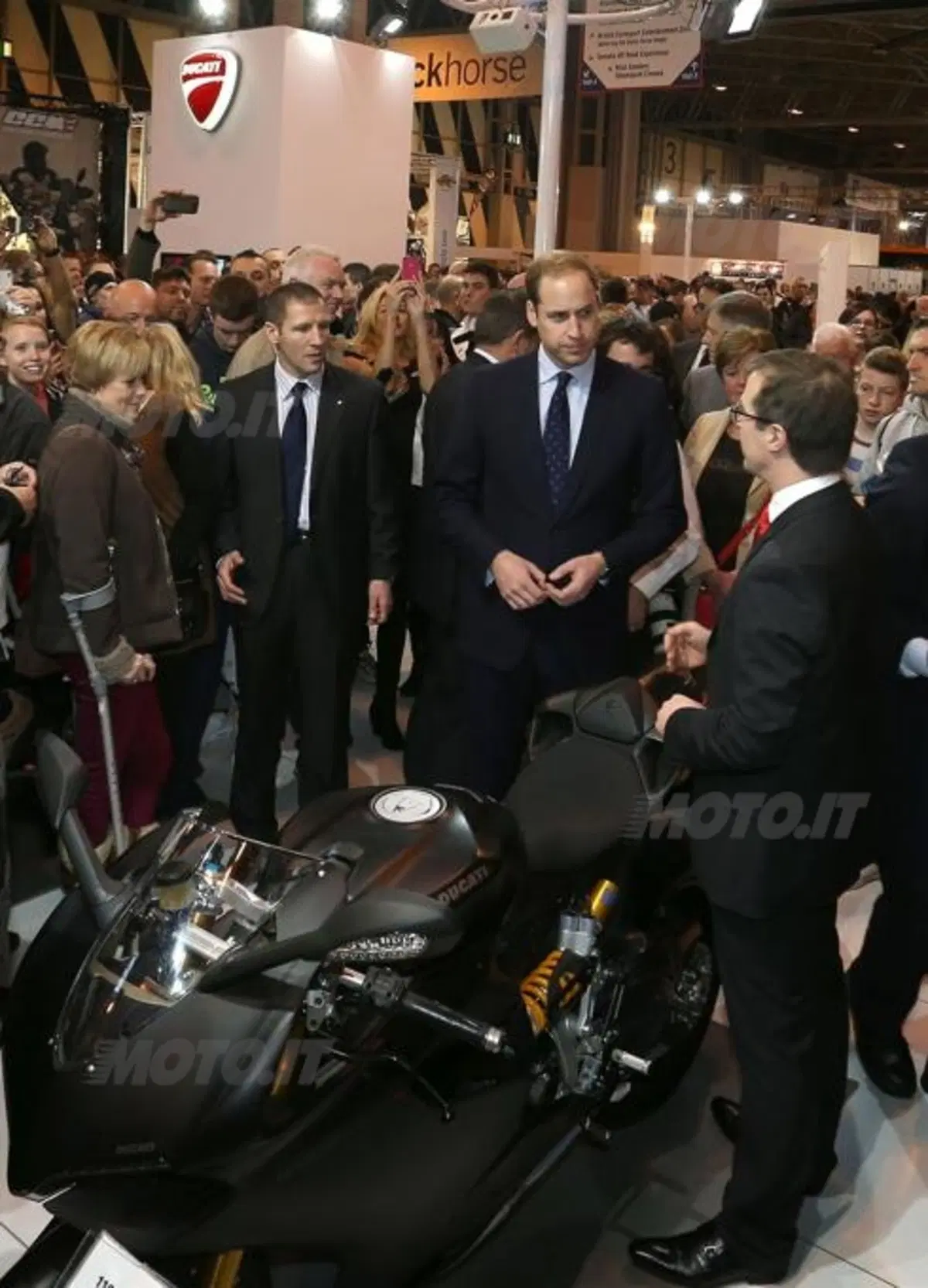 Il Principe William in visita allo stand Ducati (4)