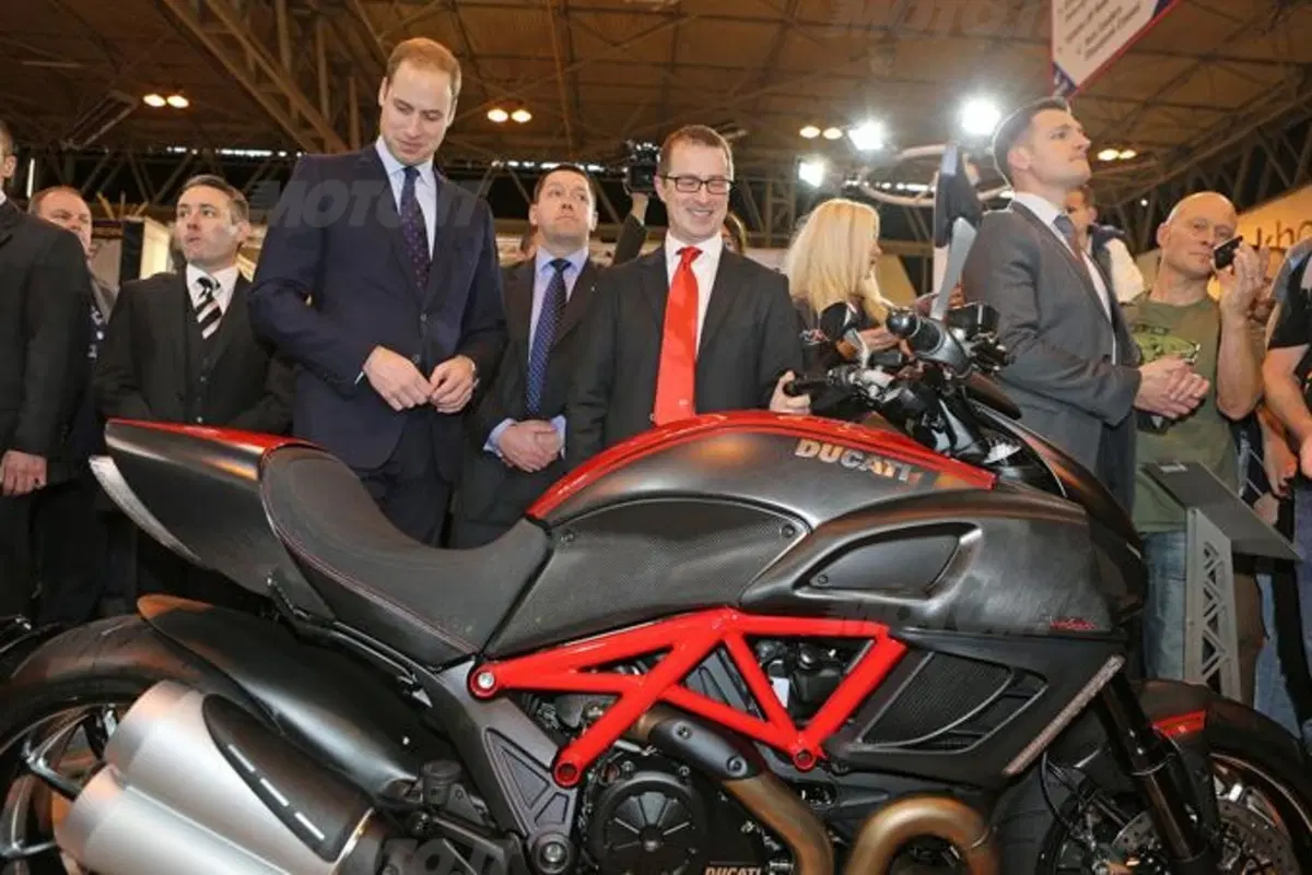 Il Principe William in visita allo stand Ducati (5)