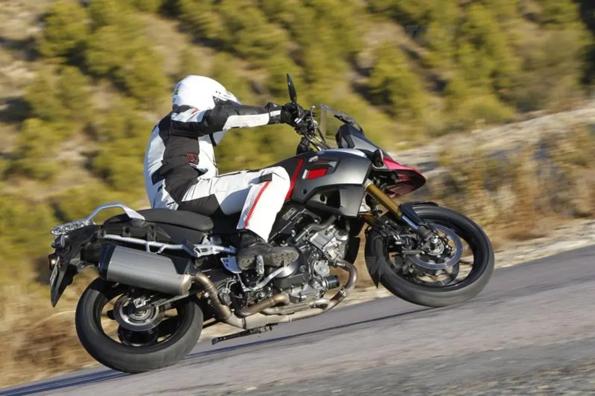 Suzuki V-Strom 1000 ABS  (2)