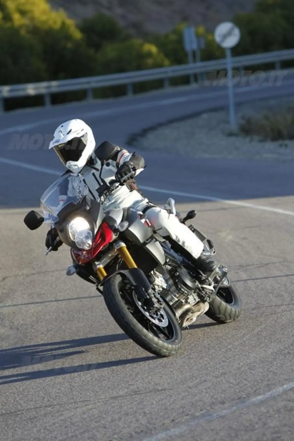 Suzuki V-Strom 1000 ABS  (3)