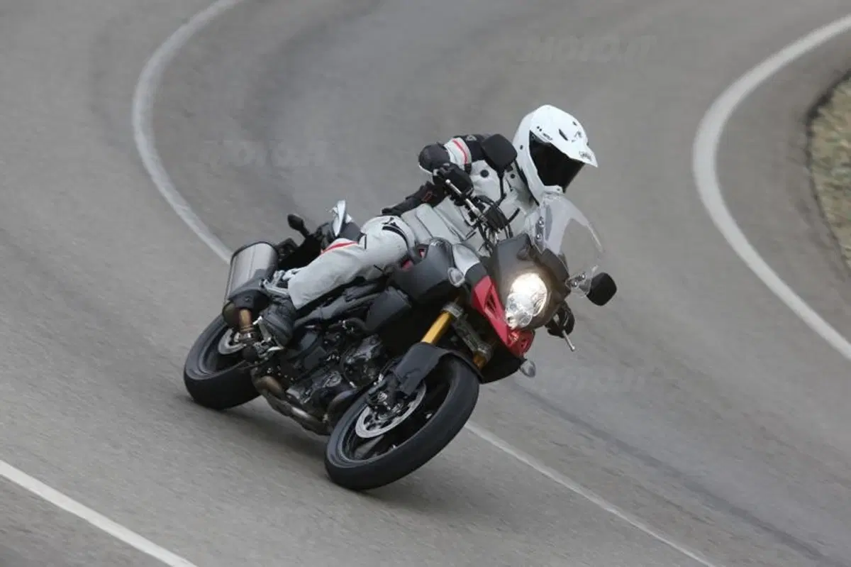 Suzuki V-Strom 1000 ABS  (14)