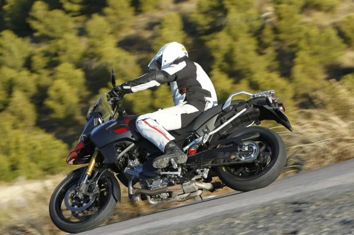 Suzuki V-Strom 1000 ABS  (16)