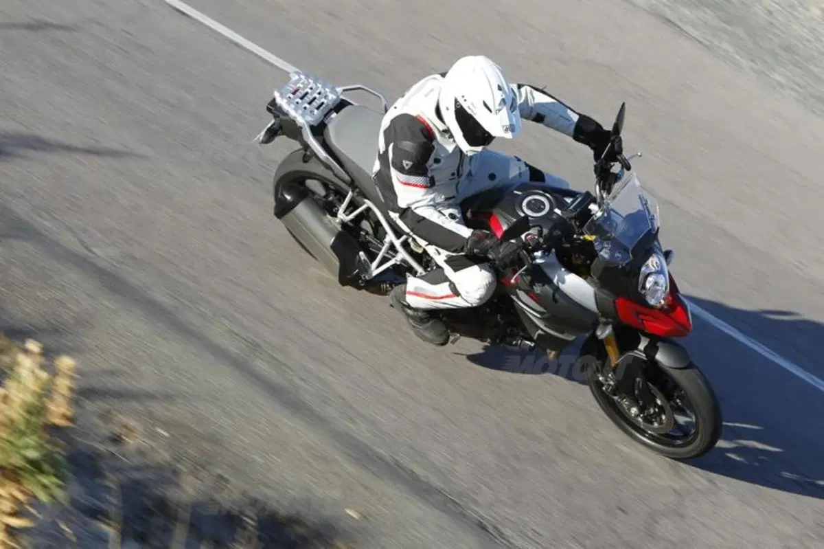 Suzuki V-Strom 1000 ABS  (18)