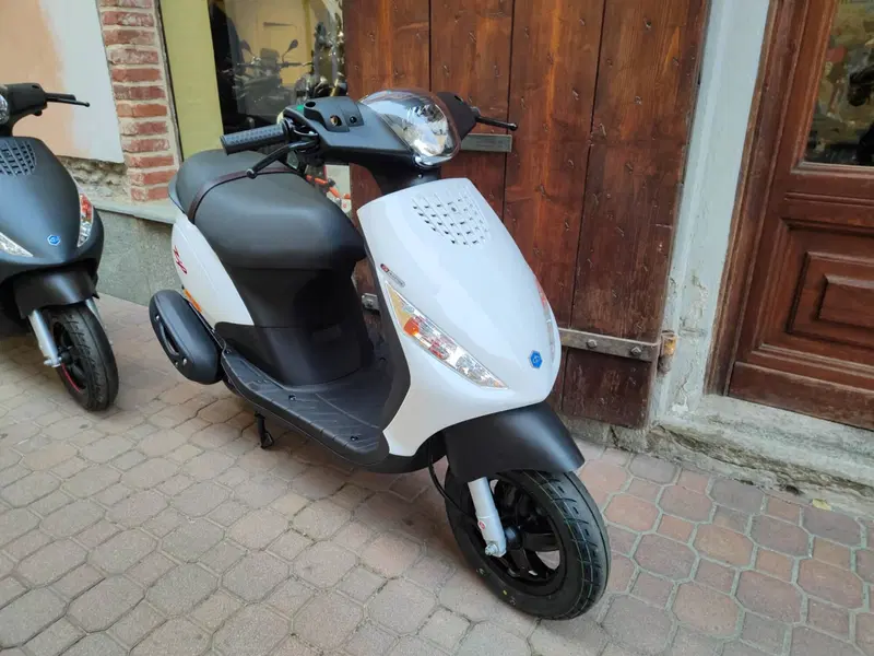 Piaggio Zip 50 4T (2021 - 25) (2)