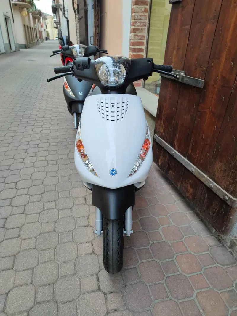 Piaggio Zip 50 4T (2021 - 25) (3)