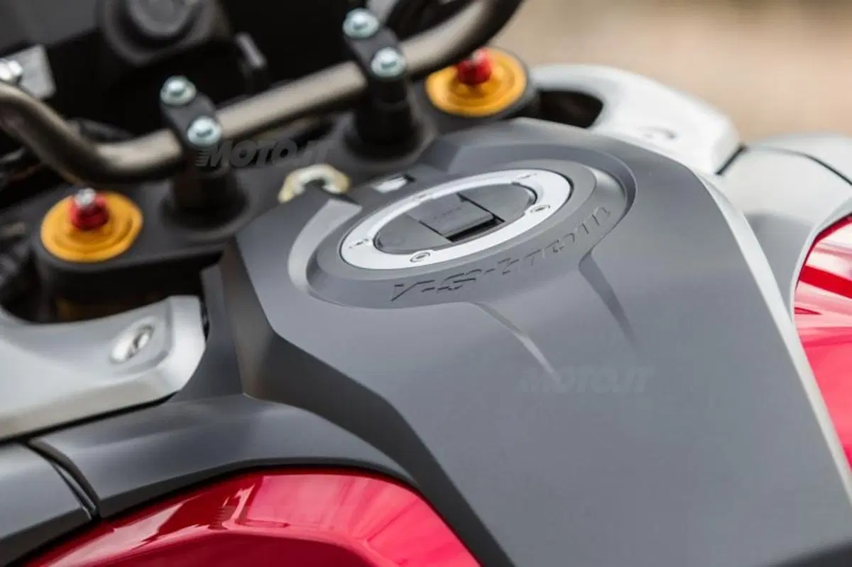 Suzuki V-Strom 1000 ABS  (41)