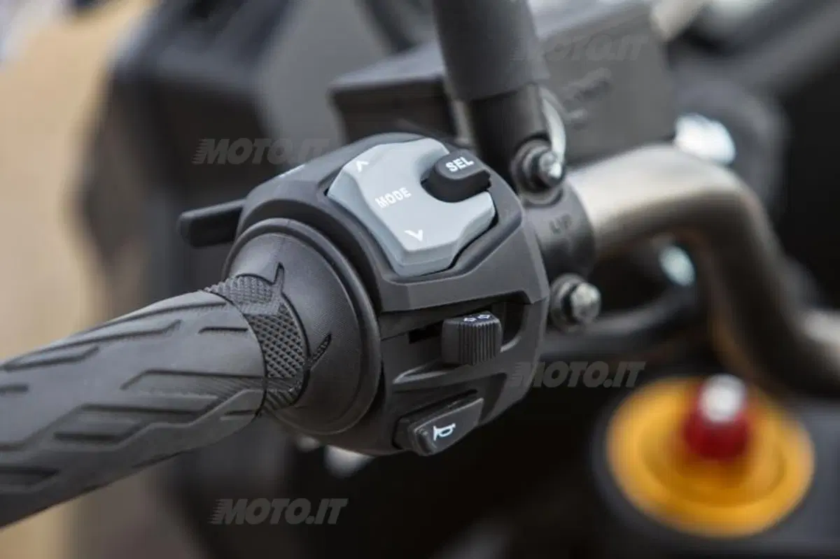 Suzuki V-Strom 1000 ABS  (42)