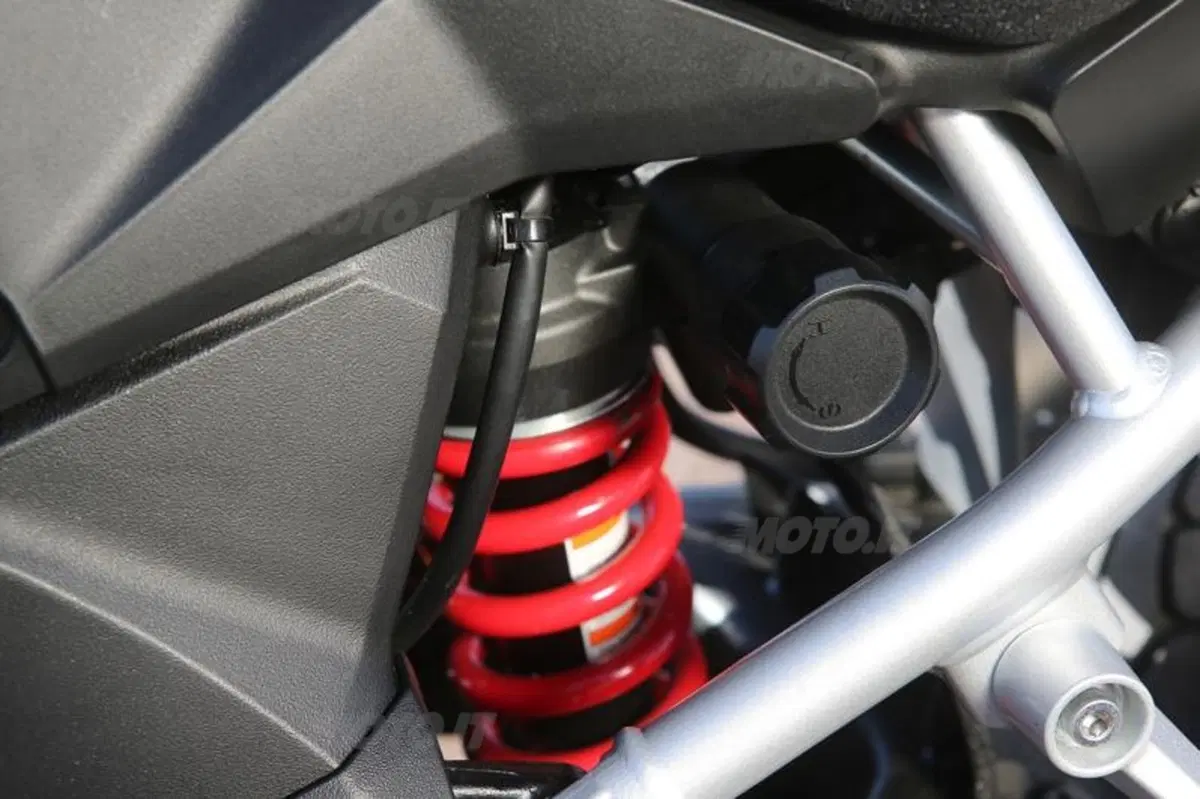 Suzuki V-Strom 1000 ABS  (47)