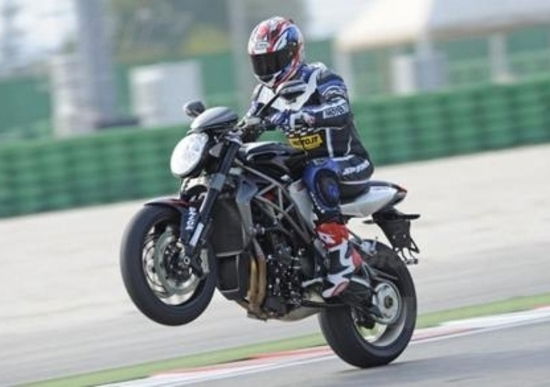 Guida alla MV Agusta Brutale