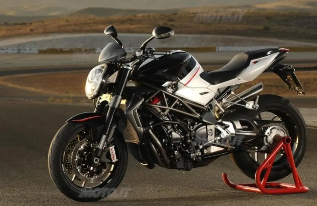 Guida alla MV Agusta Brutale