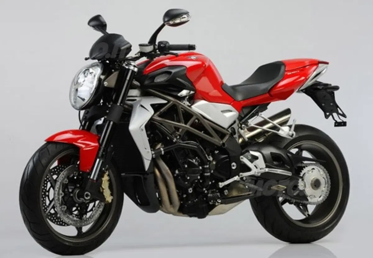 Guida alla MV Agusta Brutale (3)