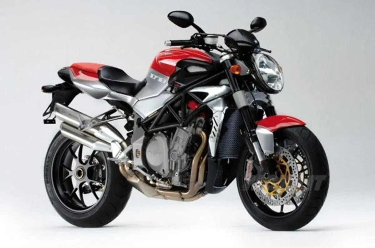 Guida alla MV Agusta Brutale (4)