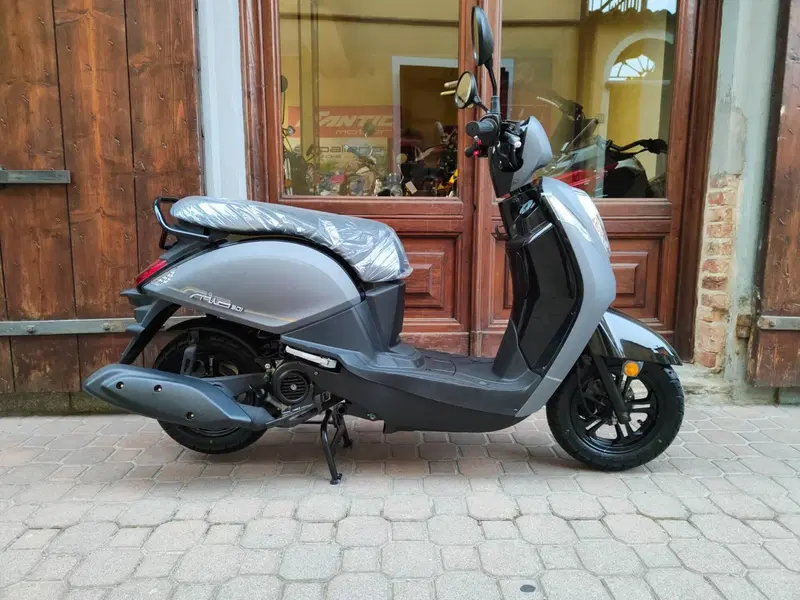 Sym Mio 50 (2021 - 26) (2)