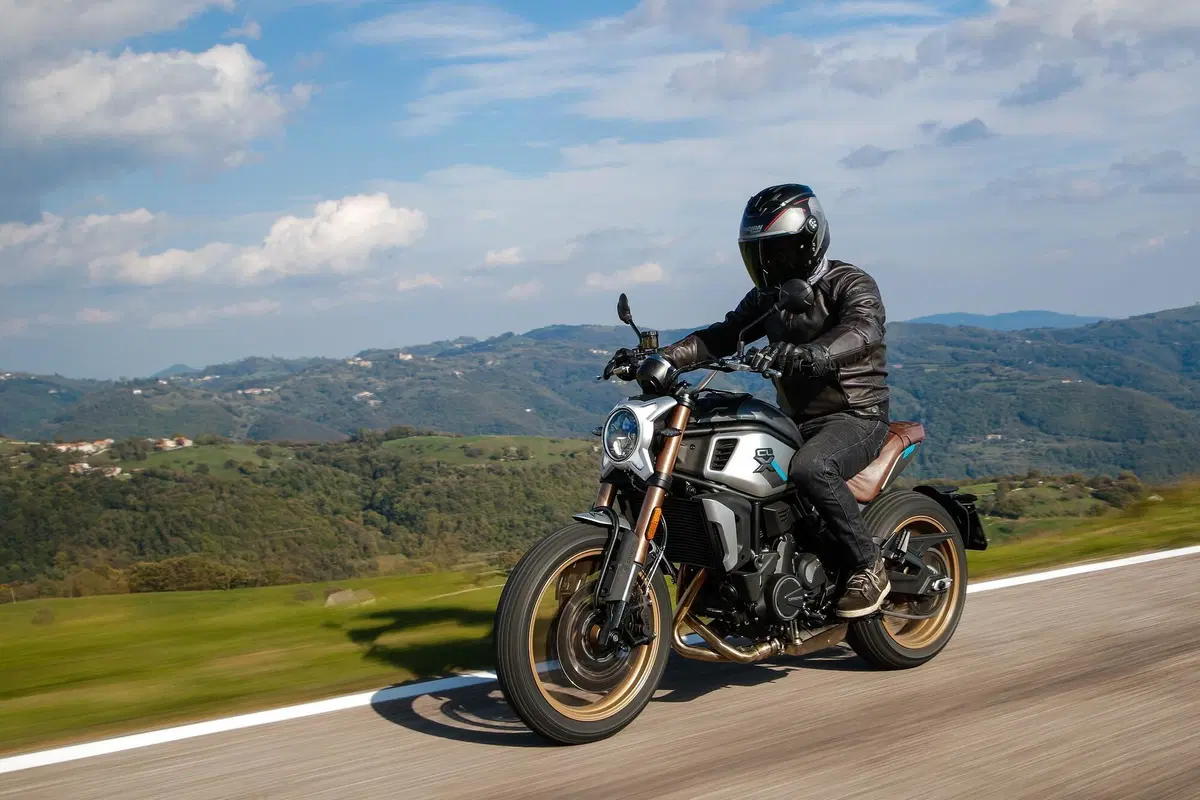 CFMOTO 700 CL-X  (4)