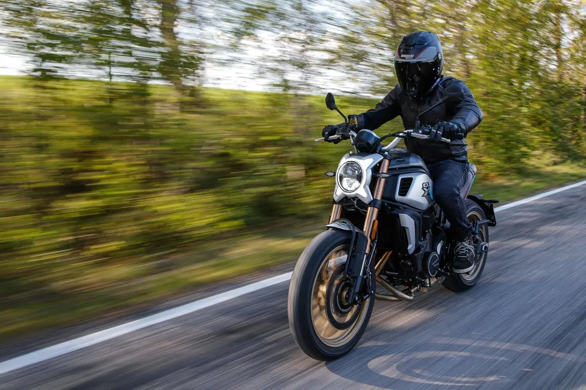 CFMOTO 700 CL-X  (2)