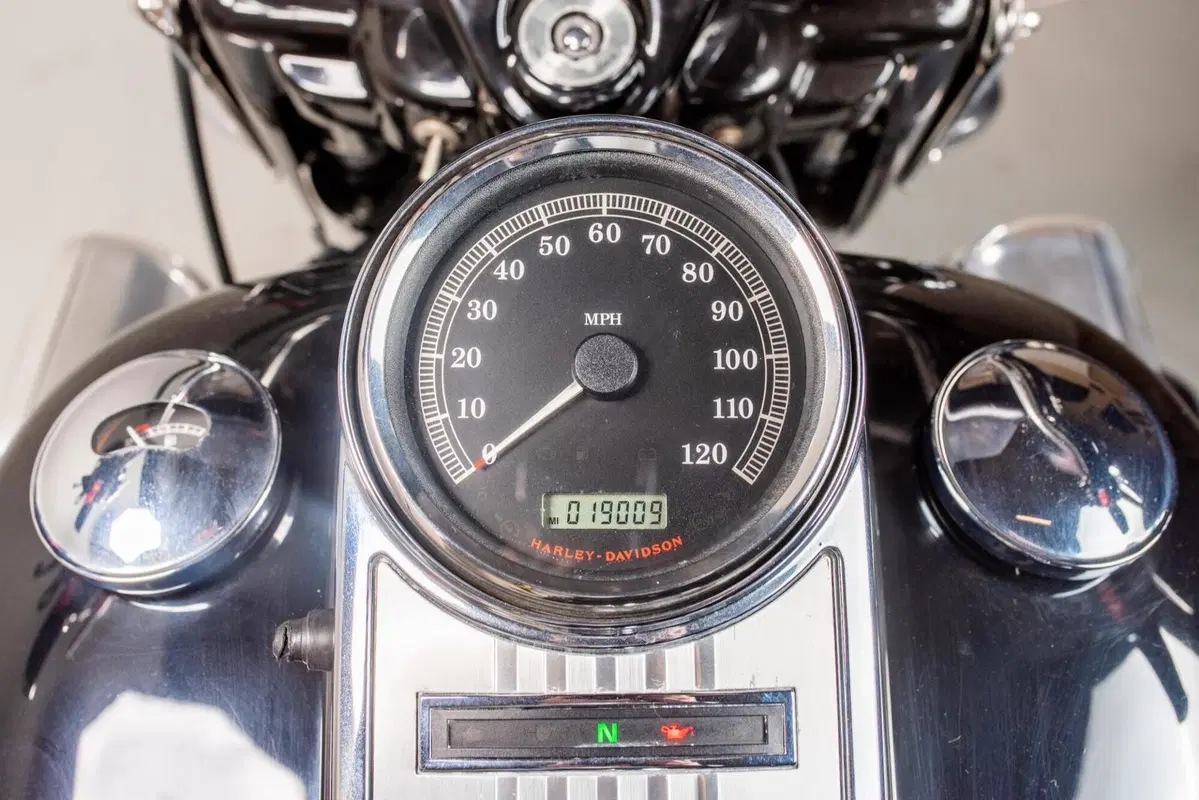Harley-Davidson 1690 Road King (2008 - 09) - FLHR (16)