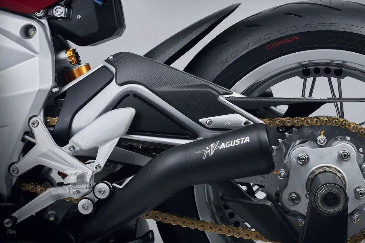MV Agusta Superveloce AGO: 311 esemplari come le vittorie del campione (4)