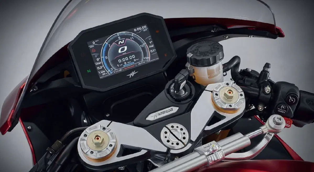 MV Agusta Superveloce AGO: 311 esemplari come le vittorie del campionissimo (12)