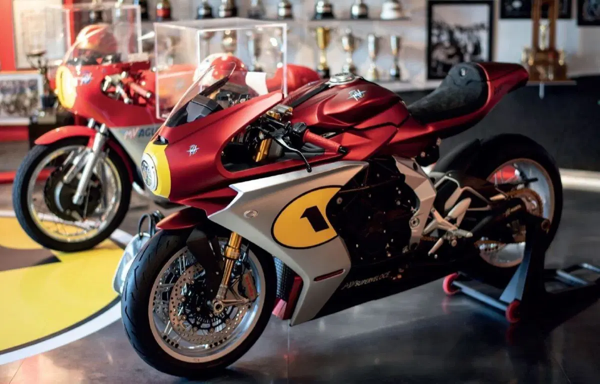 MV Agusta Superveloce AGO: 311 esemplari come le vittorie del campionissimo (18)