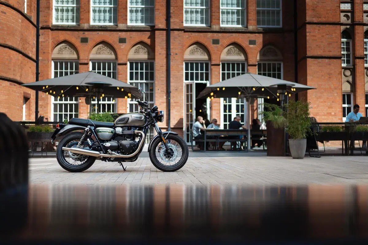 Triumph Bonneville: arrivano le Gold Line Edition (2)