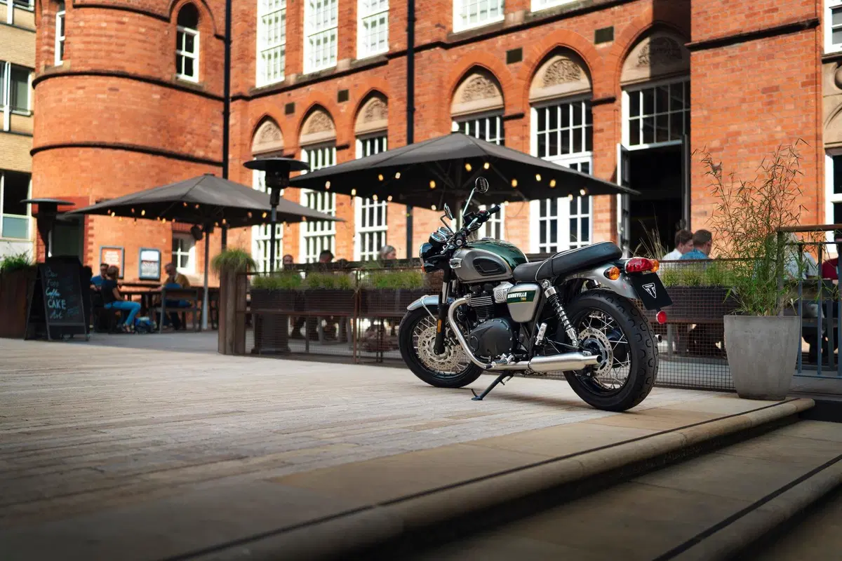 Triumph Bonneville: arrivano le Gold Line Edition (3)